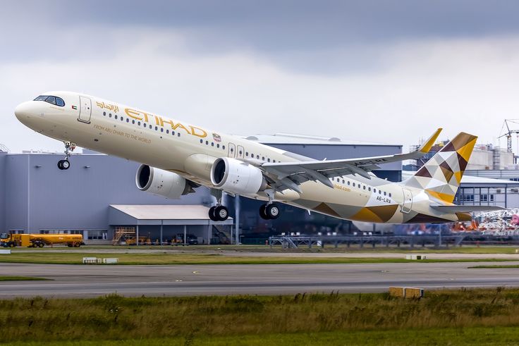 Etihad Airways Jobs 2025–26 : Careers, Salary, Eligibility & Application Process