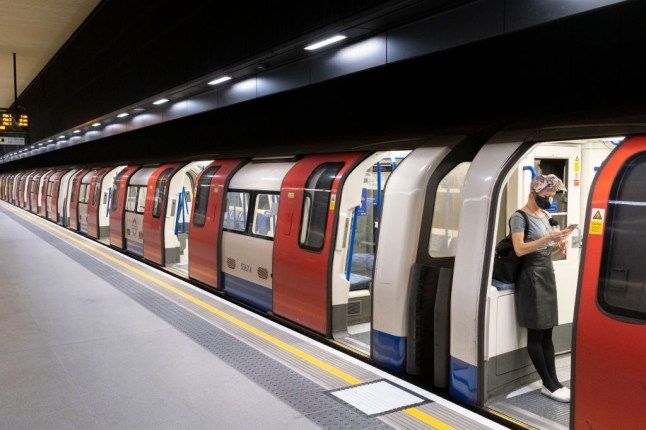 UK Railway & Metro Jobs in 2025-26 : Vacancies, Salary, Eligibility & Application Process